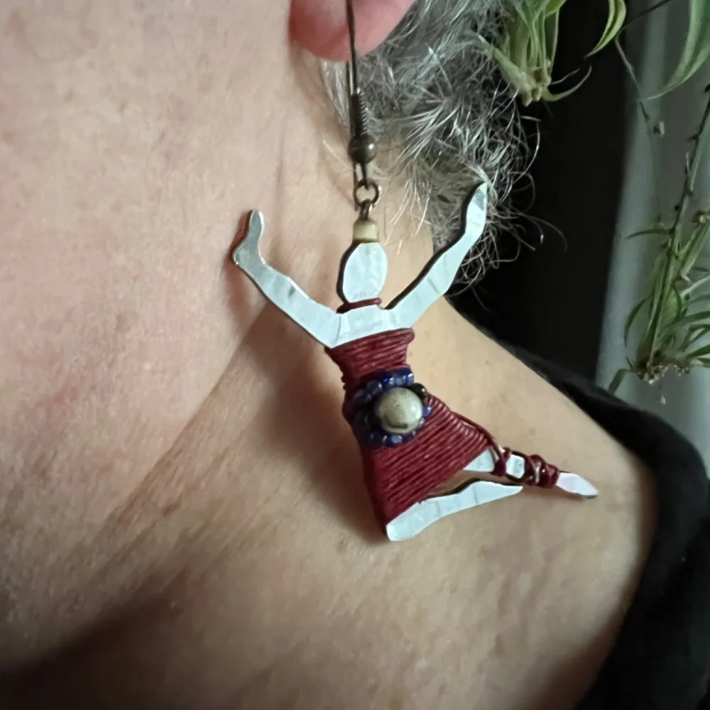 *Rare Find* LizTech Vintage Hand Crafted Leaping Dancer Earrings (1987) - Picture 4 of 4